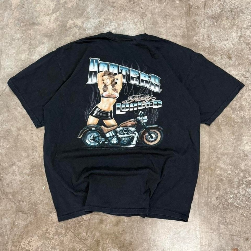 Y2K Hooters "Fully Loaded" Babe Pin Up Biker Tee